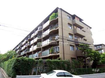 メゾン千里丘5番街P棟の外観(南東側から）