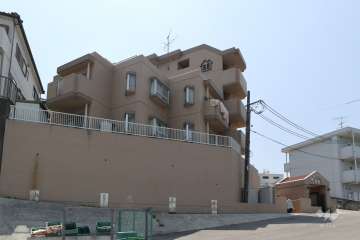 真栄マンション共和の外観（北東側から）