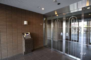 エントランスはオートロック付きです。