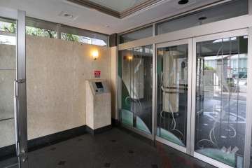 エントランスはオートロック付きです。