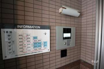 オートロックの操作盤、案内板