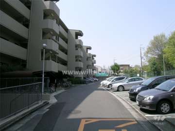 敷地内駐車場と駐輪場