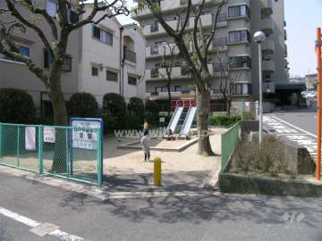 敷地の東側に隣接した公園