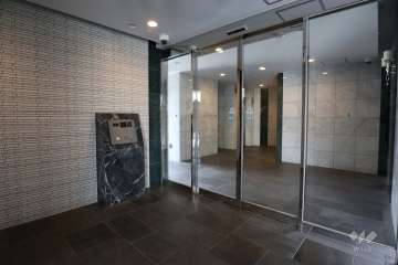 エントランスはオートロック付きです。