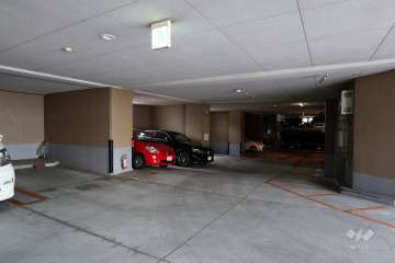 敷地内駐車場（屋内平面式、屋内機械式）