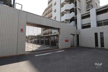 駐車場の出入り口（リングシャッター付き）