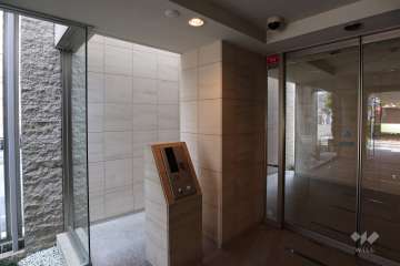 エントランスはオートロック付きです。