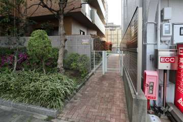 駐輪場入口へのアプローチ