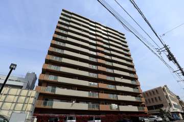 サンマンションアトレ大府駅前の外観（南西側から）