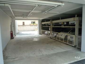 屋内の敷地内駐車場