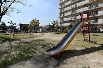 敷地内にはプレイロットがあります。