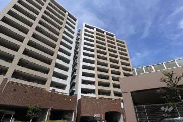 グランドメゾン大府花咲台２番館の外観（南西側から）