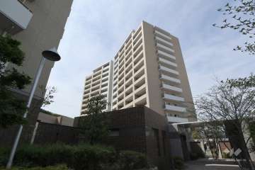 グランドメゾン大府花咲台１番館の外観（南東側から）