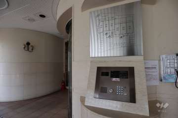 オートロックの操作盤、案内板