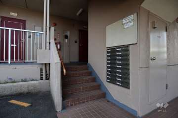 住戸入り口（共用ポスト）