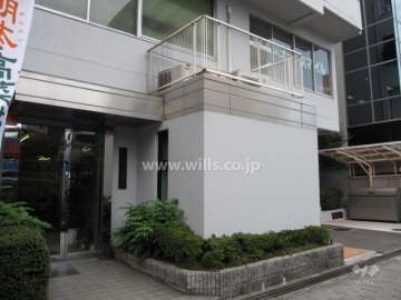 棟内に店舗部分があります。