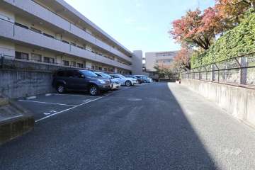 敷地内駐車場(イーストコート側)