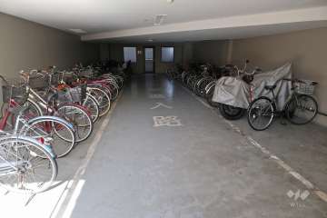 自転車置場(イーストコート側)