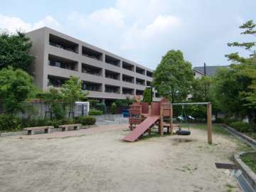 マンション南側に公園有り