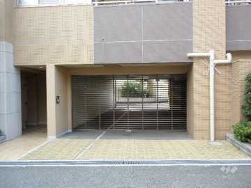 駐車場入口（リングシャッター付き）
