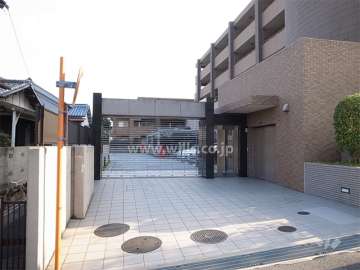 敷地内駐車場（リングシャッター付き）