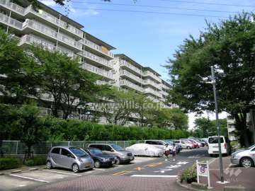 公社山田西第三次団地A-1棟の敷地の南側