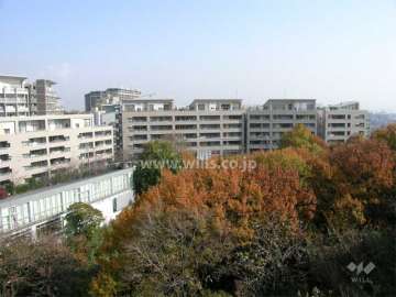 緑豊かな住環境（一番右側の棟が1番館です）