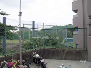 敷地の南側はグラウンドです