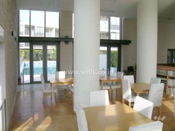 エントランス2階部分にある図書スペース