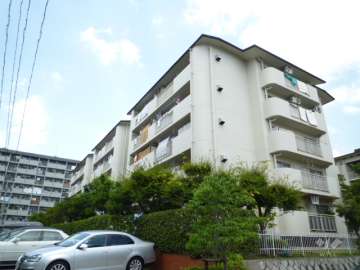 公社山田西第一次団地A-6棟の外観（南側から）