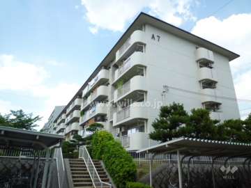 公社山田西第一次団地A-7棟の外観（南東側から）