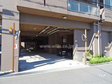 駐車場出入り口