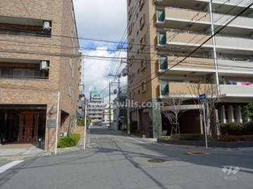 敷地西側の前面道路