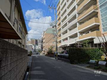 敷地南側の前面道路