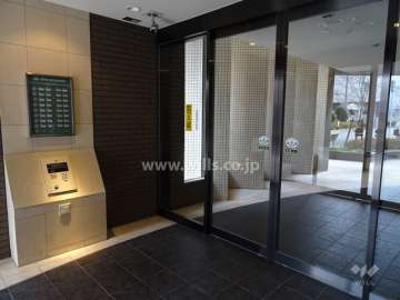 エントランスはオートロック付きです。