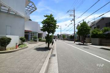 敷地南側の前面道路
