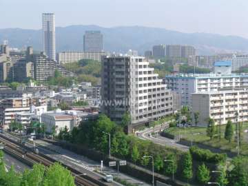 マンション遠景、周辺の街並み