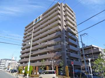 デュアル江坂ドゥーエの外観（南西側から）