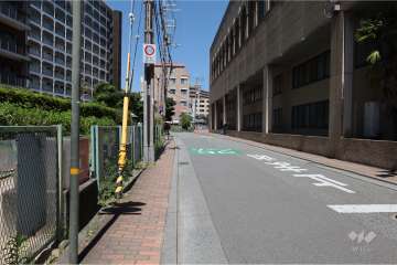 敷地北側の前面道路