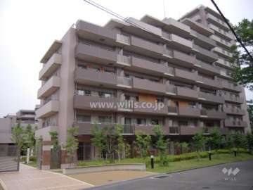 ローレルコート新千里東町あかしやの丘1番館の外観(西側から）
