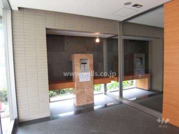 エントランスはオートロック付きです。