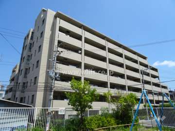 コスモ吹田片山公園の外観（南側から）