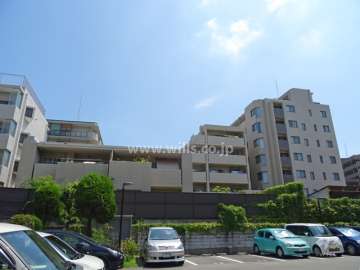 コスモ吹田片山公園の外観（西側から）