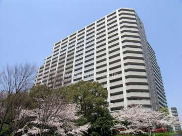 ディーグラフォート千里中央の外観（南側から）