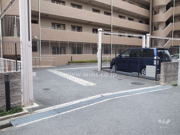 駐車場出入り口