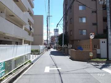 敷地東側の前面道路