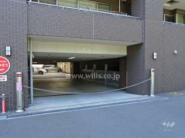 駐車場出入り口（ロボットゲート付き）