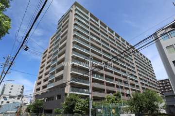 プラウド江坂の外観（南西側から）
