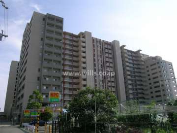 プラウド江坂の外観（北側から）