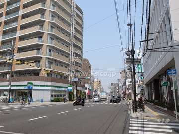 敷地の東側は国道176号線に面してます。